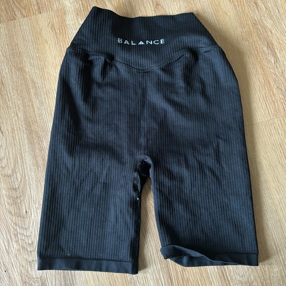 Compressed v cut ribbed black biker short - Picture 1 of 1